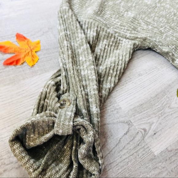 No Boundaries Green Button Up Light Sweater Tie - Picture 2 of 6